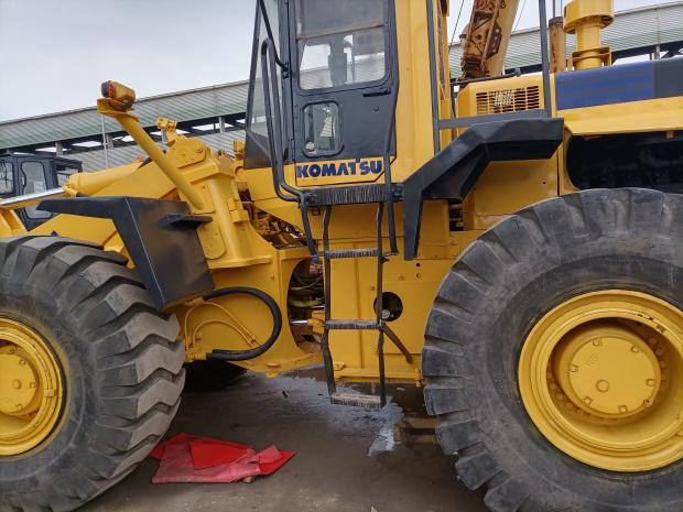 Komatsu WA470 - Kolesový nakladač: obrázok 3 Komatsu WA470 - Kolesový nakladač: obrázok 3