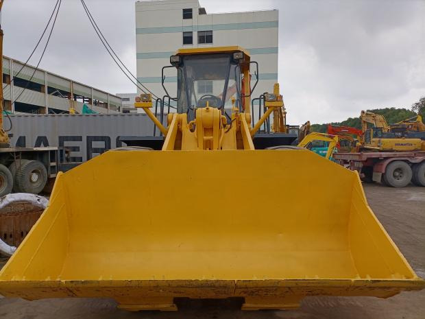 Komatsu WA470 - Kolesový nakladač: obrázok 5 Komatsu WA470 - Kolesový nakladač: obrázok 5