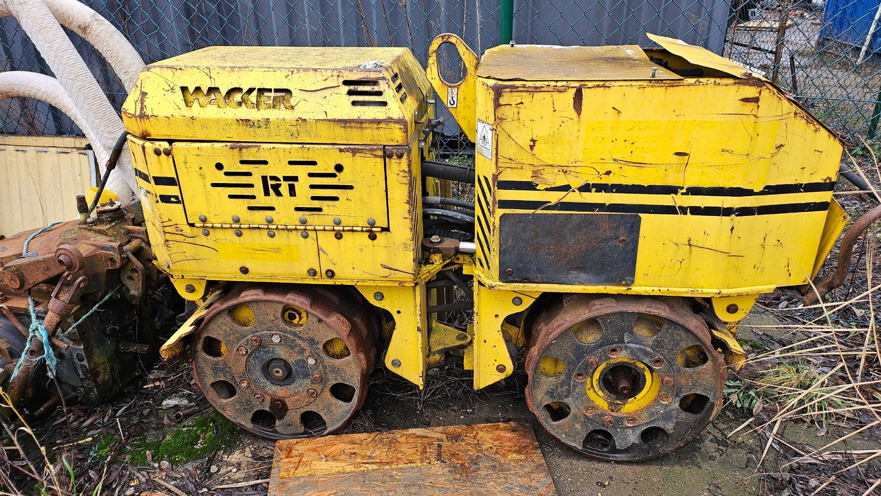 Walec WACKER RT820 silnik kręci ale nie odpala - Minivalec: obrázok 1 Walec WACKER RT820 silnik kręci ale nie odpala - Minivalec: obrázok 1