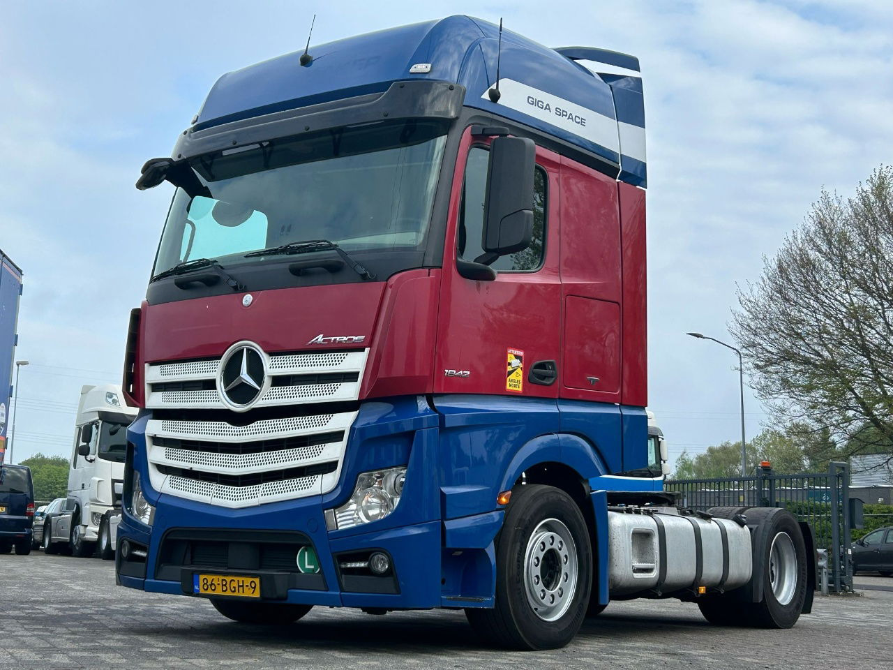 Mercedes-Benz Actros Euro 6 / BJ. 2015 / APK - Ťahač: obrázok 1 Mercedes-Benz Actros Euro 6 / BJ. 2015 / APK - Ťahač: obrázok 1
