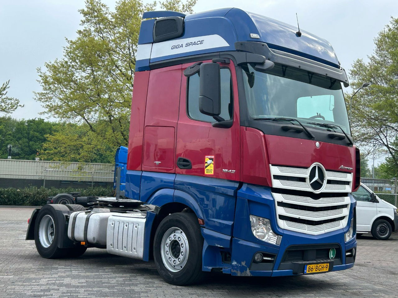 Mercedes-Benz Actros Euro 6 / BJ. 2015 / APK - Ťahač: obrázok 2 Mercedes-Benz Actros Euro 6 / BJ. 2015 / APK - Ťahač: obrázok 2