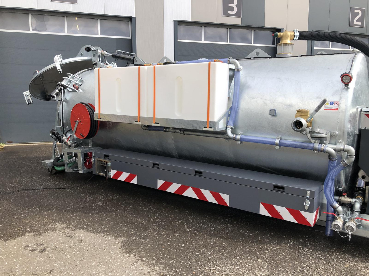 Abrollcontainer 10m³ Feuerwehr Wassertank - Kontajner abroll: obrázok 4 Abrollcontainer 10m³ Feuerwehr Wassertank - Kontajner abroll: obrázok 4