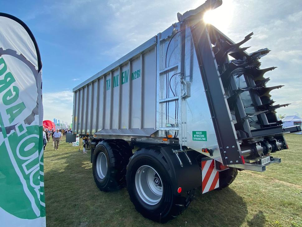 Auto-Agro Mistreuer / Manure spreader / Epandeur à fumier / Rimorchio spandiconcime / Разбрасыватель органических удобрений / Rozrzutnik obornika Tandem N268 - Rozmetadlo hnoja: obrázok 2 Auto-Agro Mistreuer / Manure spreader / Epandeur à fumier / Rimorchio spandiconcime / Разбрасыватель органических удобрений / Rozrzutnik obornika Tandem N268 - Rozmetadlo hnoja: obrázok 2