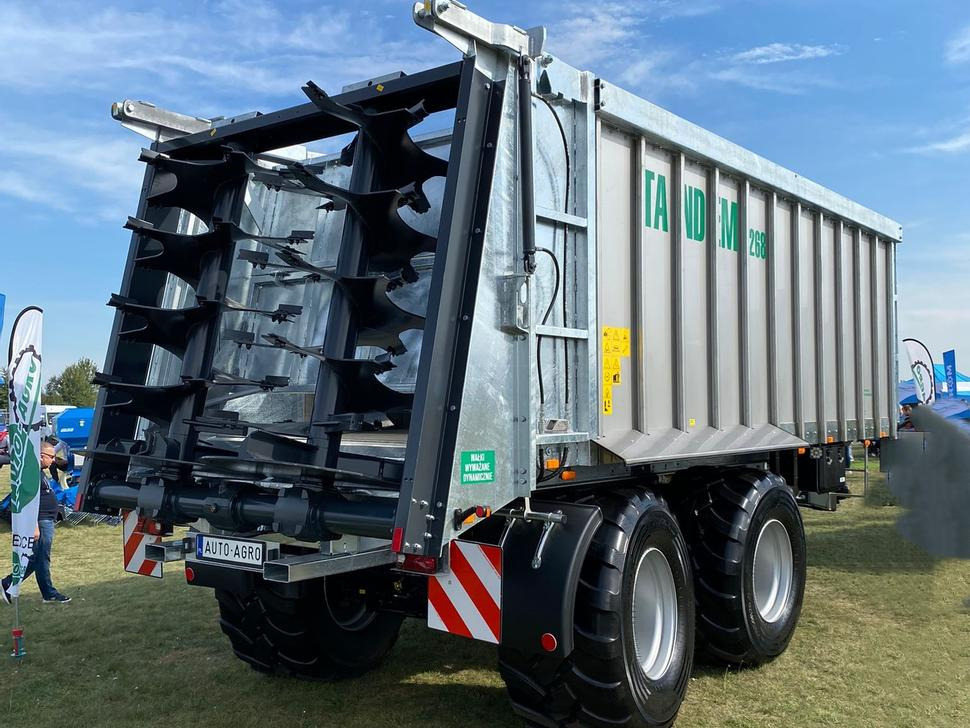 Auto-Agro Mistreuer / Manure spreader / Epandeur à fumier / Rimorchio spandiconcime / Разбрасыватель органических удобрений / Rozrzutnik obornika Tandem N268 - Rozmetadlo hnoja: obrázok 1 Auto-Agro Mistreuer / Manure spreader / Epandeur à fumier / Rimorchio spandiconcime / Разбрасыватель органических удобрений / Rozrzutnik obornika Tandem N268 - Rozmetadlo hnoja: obrázok 1