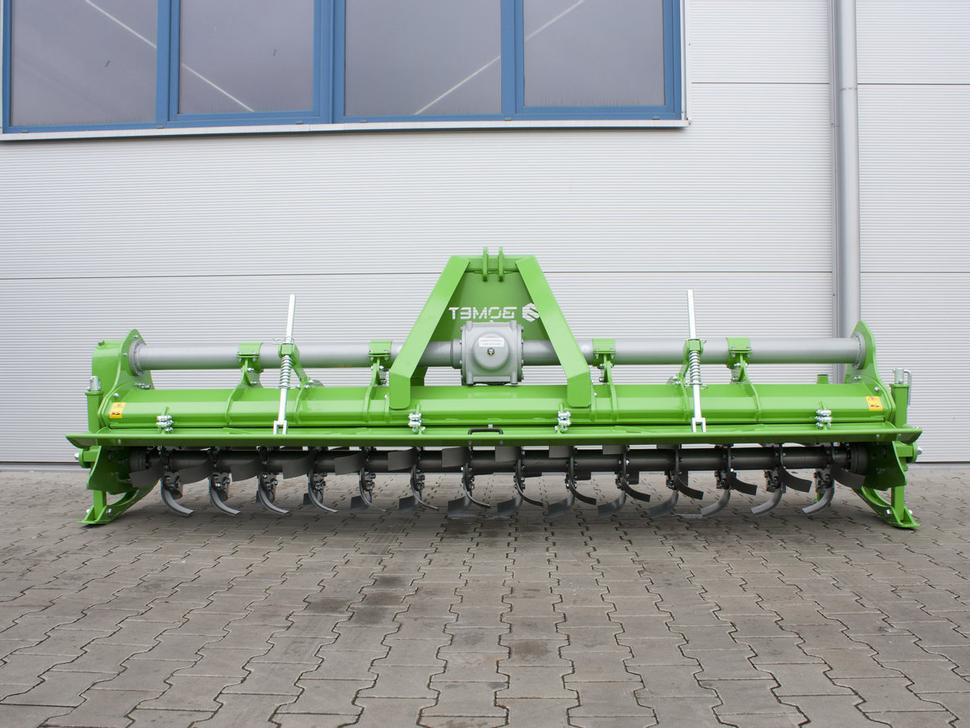 Bomet Bodenfräsen / Rotary tiller / Rotavator / Vangatrice / Desgarrador / Роторный культиватор / Glebogryzarka 3 m - Rotavátor: obrázok 2 Bomet Bodenfräsen / Rotary tiller / Rotavator / Vangatrice / Desgarrador / Роторный культиватор / Glebogryzarka 3 m - Rotavátor: obrázok 2
