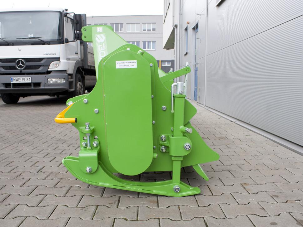 Bomet Bodenfräsen / Rotary tiller / Rotavator / Vangatrice / Desgarrador / Роторный культиватор / Glebogryzarka 3 m - Rotavátor: obrázok 5 Bomet Bodenfräsen / Rotary tiller / Rotavator / Vangatrice / Desgarrador / Роторный культиватор / Glebogryzarka 3 m - Rotavátor: obrázok 5