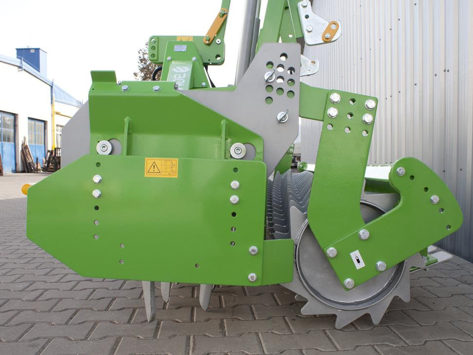 Bomet Kreiselegge / Power harrow / Herse rotative / Erpice rotante / Grada rotativa / Brona wirnikowa 3 m - Rotačné brány: obrázok 4 Bomet Kreiselegge / Power harrow / Herse rotative / Erpice rotante / Grada rotativa / Brona wirnikowa 3 m - Rotačné brány: obrázok 4