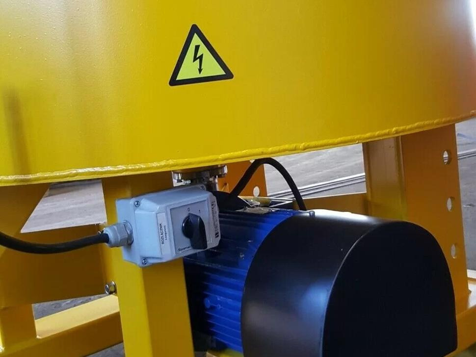DC Betonmischer / Electric concrete mixer / Malaxeur à béton électrique / Betoniera / Бетономешалка с электроприводом / Betoniarka elektryczna 400 l - Stavebná miešačka: obrázok 4 DC Betonmischer / Electric concrete mixer / Malaxeur à béton électrique / Betoniera / Бетономешалка с электроприводом / Betoniarka elektryczna 400 l - Stavebná miešačka: obrázok 4