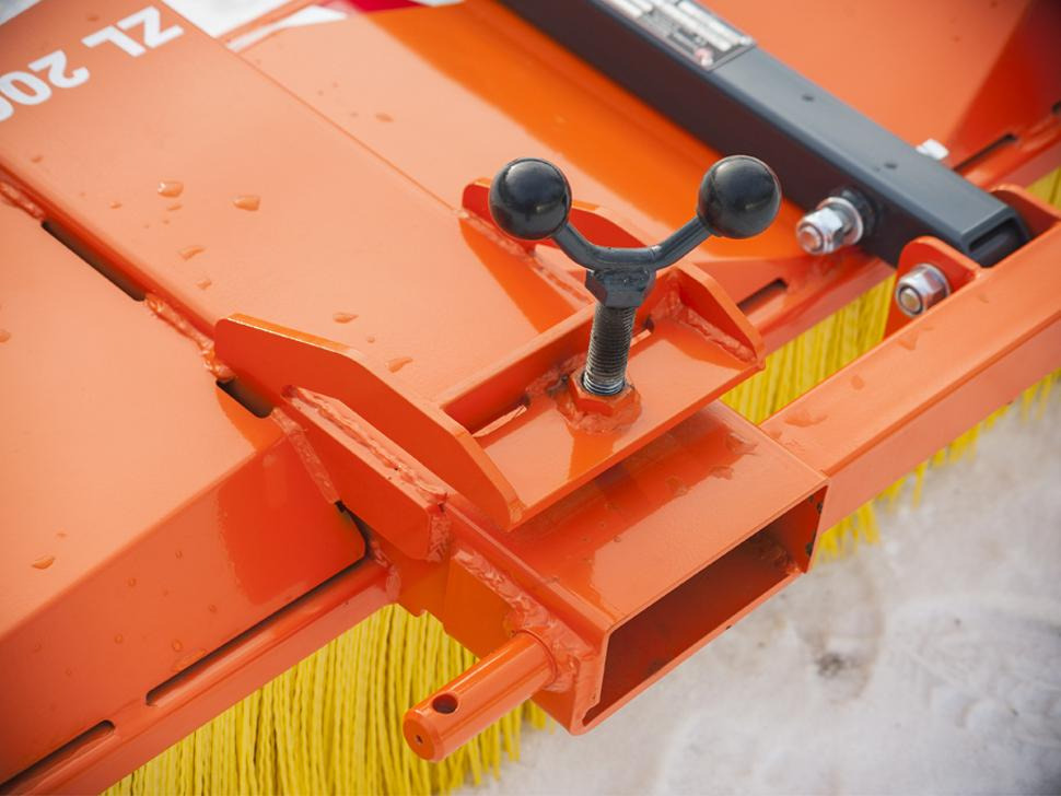 Moderntech Kehrmaschine / Sweeper / Balayeuse / Spazzolatrice / Подметальная машина / Zamiatarka 3 m - Zametacie vozidlo pre Zametač: obrázok 3 Moderntech Kehrmaschine / Sweeper / Balayeuse / Spazzolatrice / Подметальная машина / Zamiatarka 3 m - Zametacie vozidlo pre Zametač: obrázok 3
