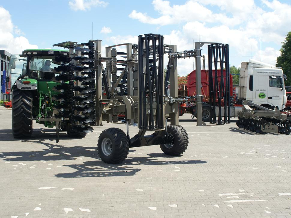 ROLEX Hydraulische Scheibenegge / Hydraulic discs harrow / Dechaumeur à disques / Erpice a dischi / Гидравлическая дисковая борона / Brona talerzowa hydraulicznie składana ciężka 4 m - Diskový pluh: obrázok 4 ROLEX Hydraulische Scheibenegge / Hydraulic discs harrow / Dechaumeur à disques / Erpice a dischi / Гидравлическая дисковая борона / Brona talerzowa hydraulicznie składana ciężka 4 m - Diskový pluh: obrázok 4