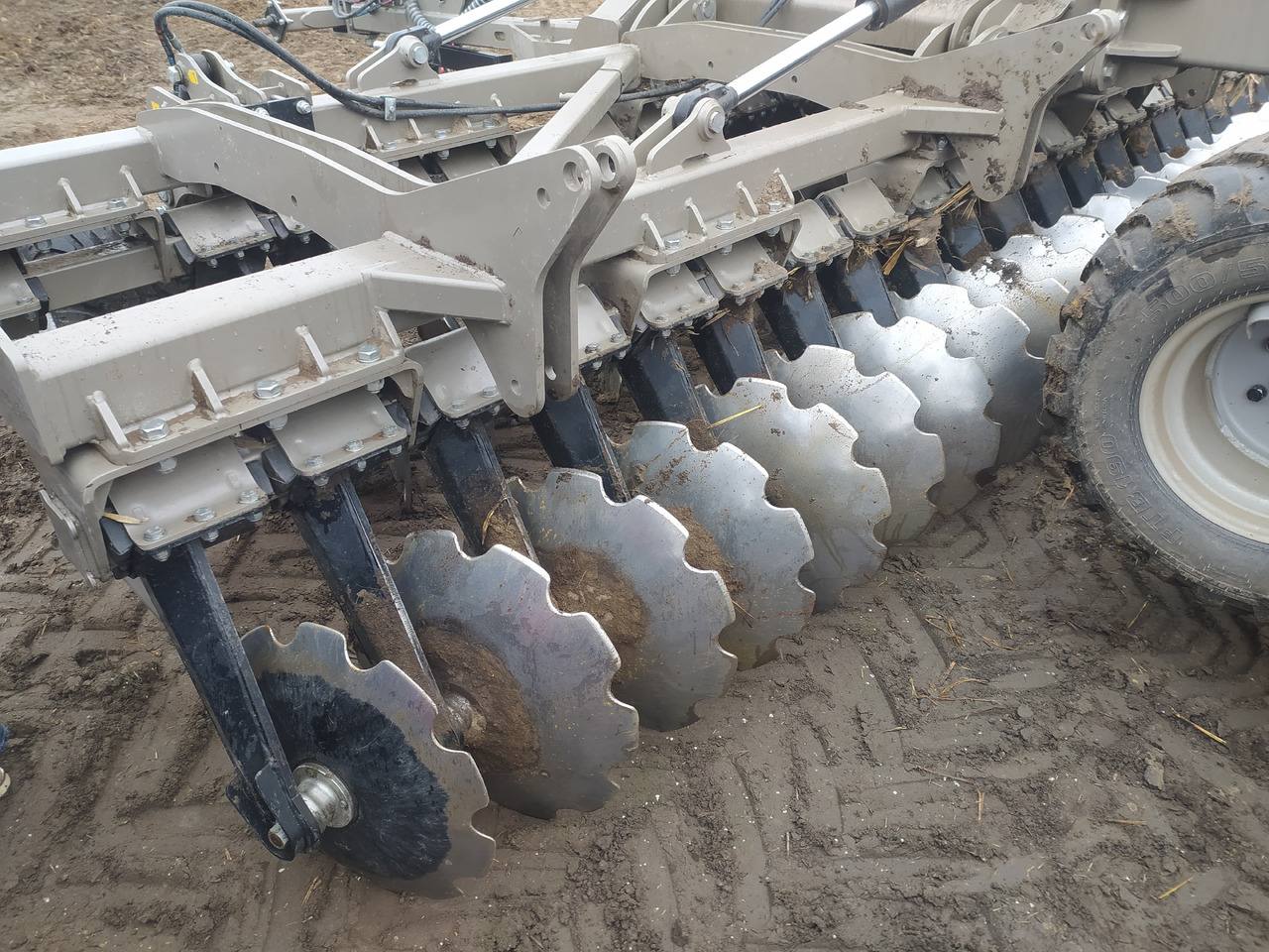 ROLEX Scheibenegge / Hydraulic discs harrow / Dechaumeur à disques / Erpice a dischi / Grada de discos / Дисковая борона / Brona talerzowa 5 m - Diskový pluh: obrázok 4 ROLEX Scheibenegge / Hydraulic discs harrow / Dechaumeur à disques / Erpice a dischi / Grada de discos / Дисковая борона / Brona talerzowa 5 m - Diskový pluh: obrázok 4