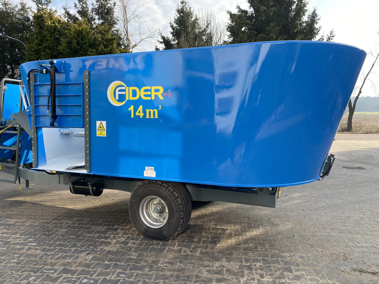ZAMET Futtermischwagen / Feed mixer / Melangeuse / Carro miscelatore / Vagoneta 2 sinfines / Кормораздатчик 2 шнека / Wóz paszowy 14 m3 - Kŕmny voz: obrázok 3 ZAMET Futtermischwagen / Feed mixer / Melangeuse / Carro miscelatore / Vagoneta 2 sinfines / Кормораздатчик 2 шнека / Wóz paszowy 14 m3 - Kŕmny voz: obrázok 3