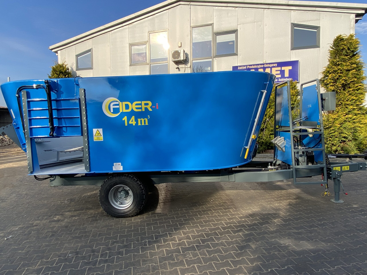 ZAMET Futtermischwagen / Feed mixer / Melangeuse / Carro miscelatore / Vagoneta 2 sinfines / Кормораздатчик 2 шнека / Wóz paszowy 14 m3 - Kŕmny voz: obrázok 1 ZAMET Futtermischwagen / Feed mixer / Melangeuse / Carro miscelatore / Vagoneta 2 sinfines / Кормораздатчик 2 шнека / Wóz paszowy 14 m3 - Kŕmny voz: obrázok 1