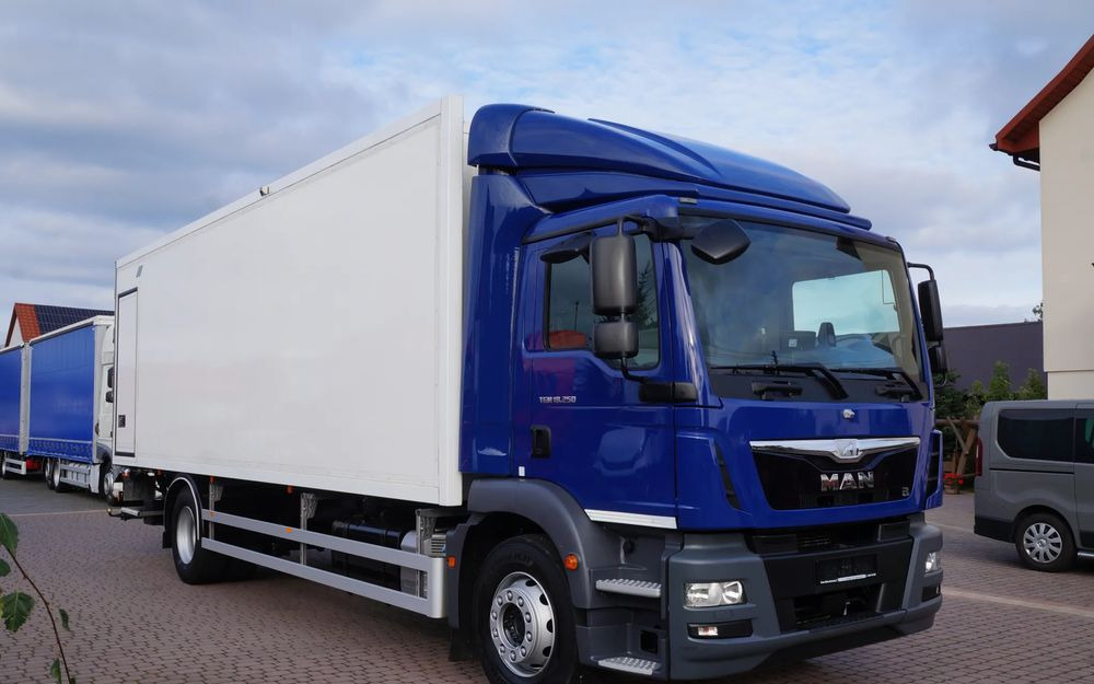 MAN TGM 18.250 EURO 6 CHŁODNIA KONTENER 7.50 m 199 TYS KM - Chladirenské nákladné vozidlo: obrázok 2 MAN TGM 18.250 EURO 6 CHŁODNIA KONTENER 7.50 m 199 TYS KM - Chladirenské nákladné vozidlo: obrázok 2