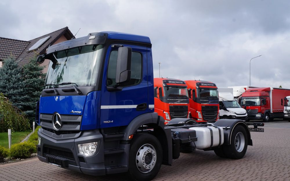 Mercedes-Benz ANTOS 1824 ACTROS EURO 6 RAMA DO ZABUDOWY ROZSTAW OSI 3.80M ANTOS 1830 1827 - Podvozek s kabinou: obrázok 1 Mercedes-Benz ANTOS 1824 ACTROS EURO 6 RAMA DO ZABUDOWY ROZSTAW OSI 3.80M ANTOS 1830 1827 - Podvozek s kabinou: obrázok 1