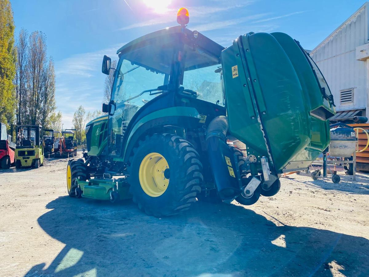 John Deere 2038R avec plateau de coupe et bas de ramassage - Kompaktný traktor: obrázok 3 John Deere 2038R avec plateau de coupe et bas de ramassage - Kompaktný traktor: obrázok 3