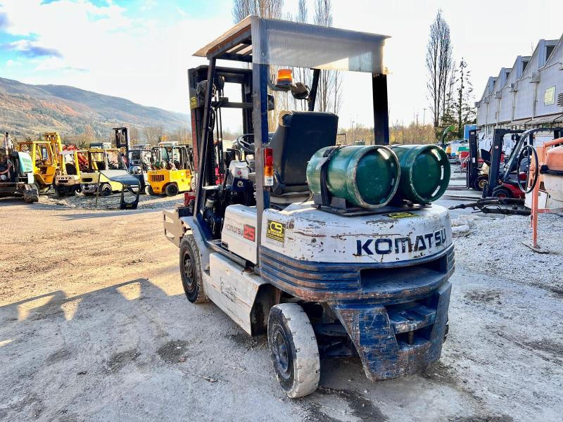 KOMATSU Chariot élévateur à gaz FG25T-11E (AVEC PINCE) - Plynový vysokozdvižný vozík: obrázok 2 KOMATSU Chariot élévateur à gaz FG25T-11E (AVEC PINCE) - Plynový vysokozdvižný vozík: obrázok 2