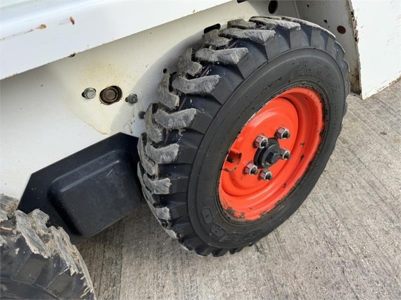 Šmykom riadený nakladač Bobcat S70 Skid Steer: obrázok 8