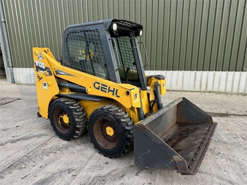 Gehl R135 Skid Steer - Šmykom riadený nakladač: obrázok 3 Gehl R135 Skid Steer - Šmykom riadený nakladač: obrázok 3