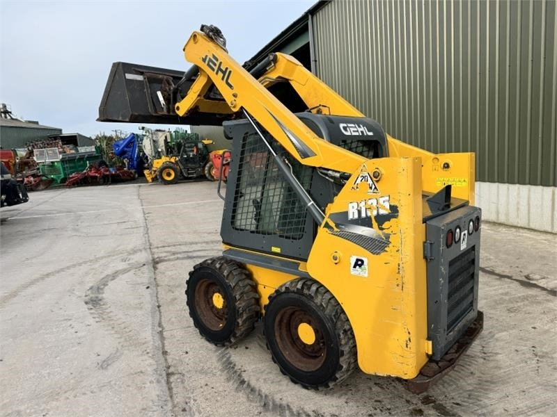 Gehl R135 Skid Steer - Šmykom riadený nakladač: obrázok 2 Gehl R135 Skid Steer - Šmykom riadený nakladač: obrázok 2