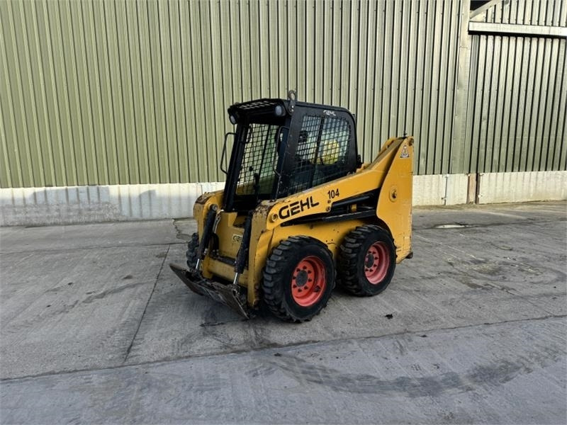 Gehl R165 Skid Steer - Šmykom riadený nakladač: obrázok 1 Gehl R165 Skid Steer - Šmykom riadený nakladač: obrázok 1