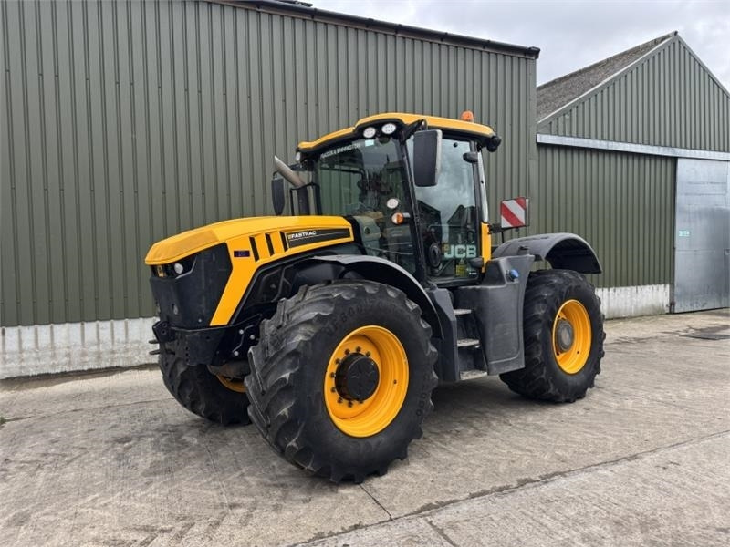 Traktor JCB Fastrac 4220 **8000 Hour Warranty**: obrázok 1