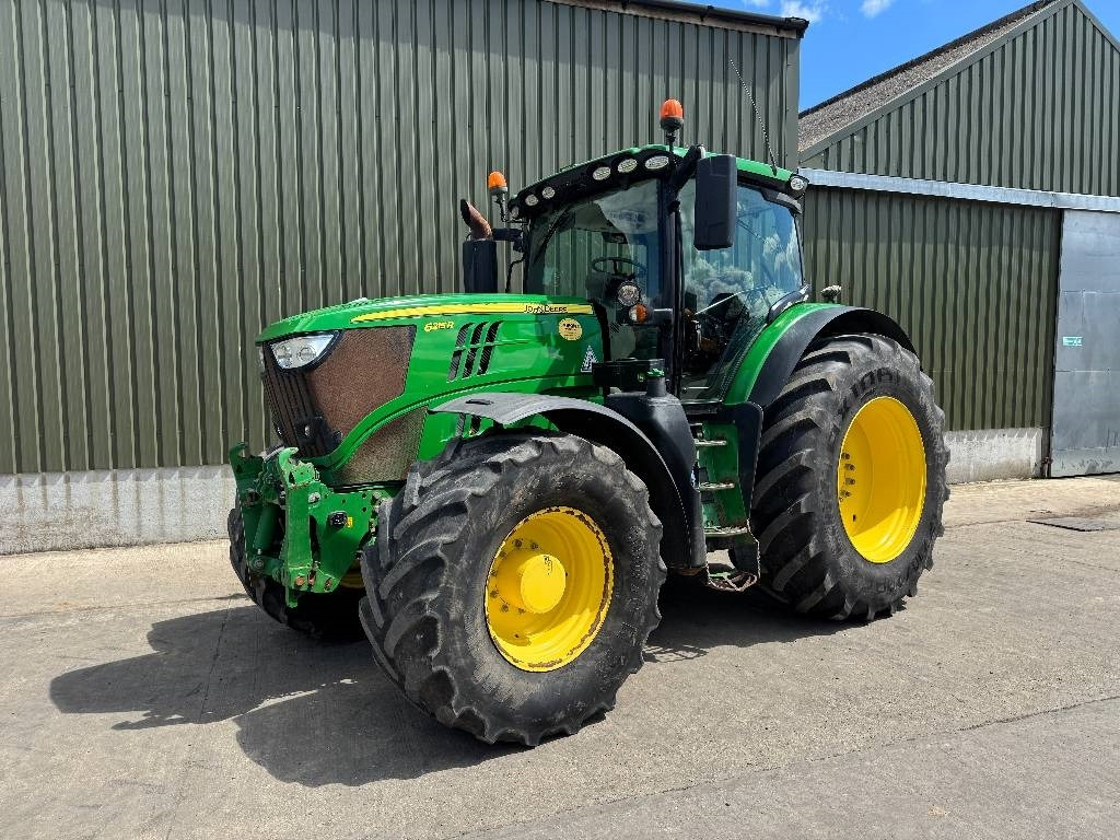 John Deere 6215 R AutoPower - Traktor: obrázok 1 John Deere 6215 R AutoPower - Traktor: obrázok 1