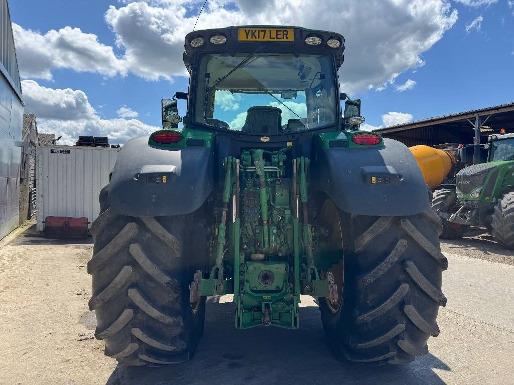 John Deere 6215 R AutoPower - Traktor: obrázok 5 John Deere 6215 R AutoPower - Traktor: obrázok 5