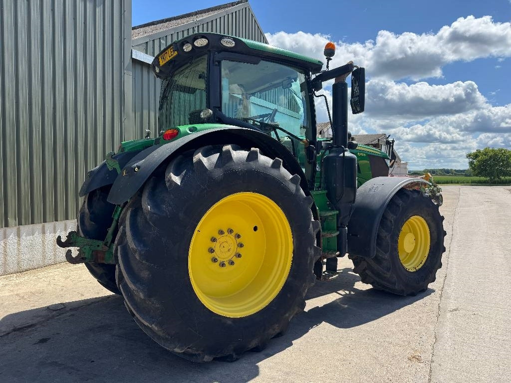 John Deere 6215 R AutoPower - Traktor: obrázok 4 John Deere 6215 R AutoPower - Traktor: obrázok 4