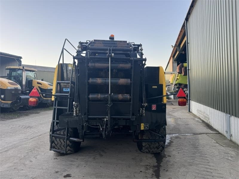 New Holland BB9060 Baler - Lis na hranaté balíky: obrázok 3 New Holland BB9060 Baler - Lis na hranaté balíky: obrázok 3