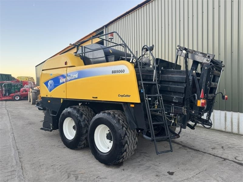 New Holland BB9060 Baler - Lis na hranaté balíky: obrázok 2 New Holland BB9060 Baler - Lis na hranaté balíky: obrázok 2