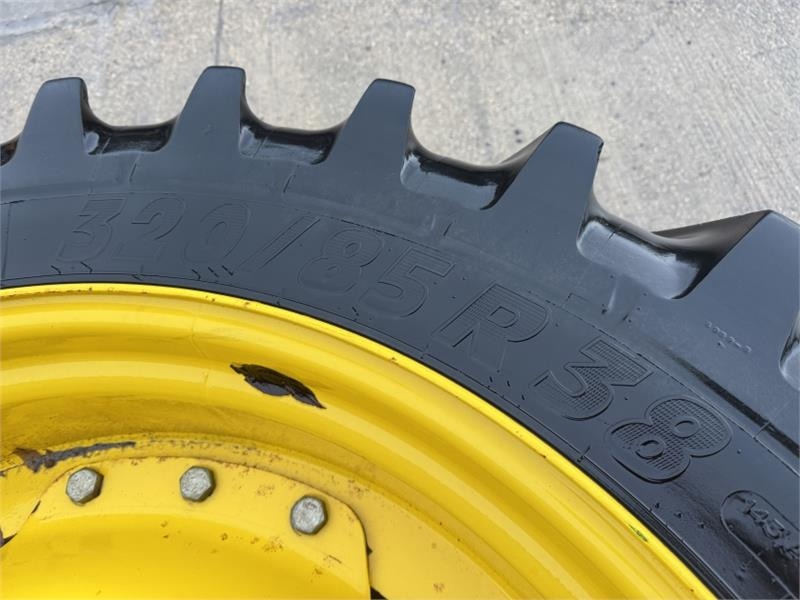 Leasing John Deere 320 Row Crop Wheels and Tyres  John Deere 320 Row Crop Wheels and Tyres: obrázok 10