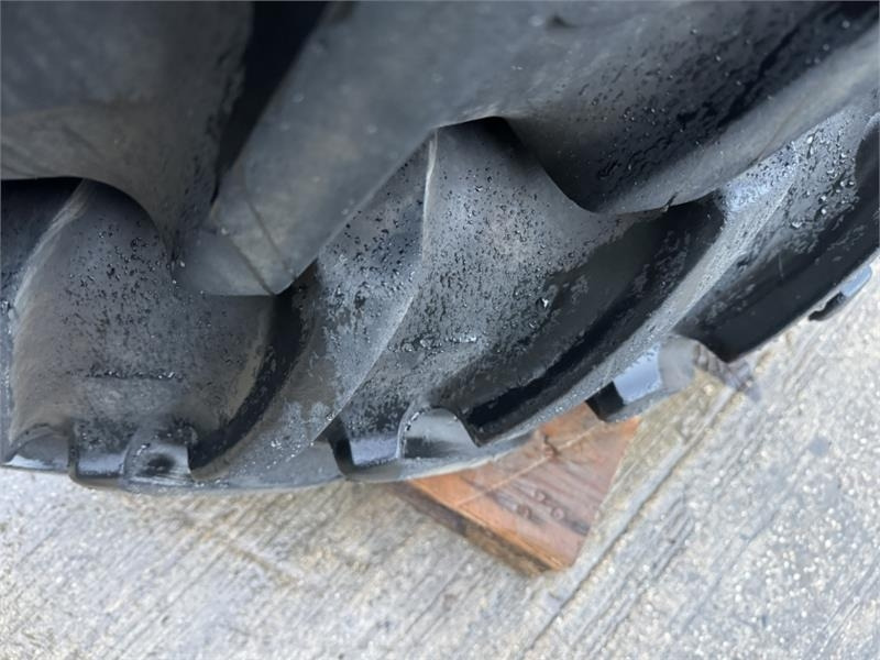 Leasing John Deere 320 Row Crop Wheels and Tyres  John Deere 320 Row Crop Wheels and Tyres: obrázok 12