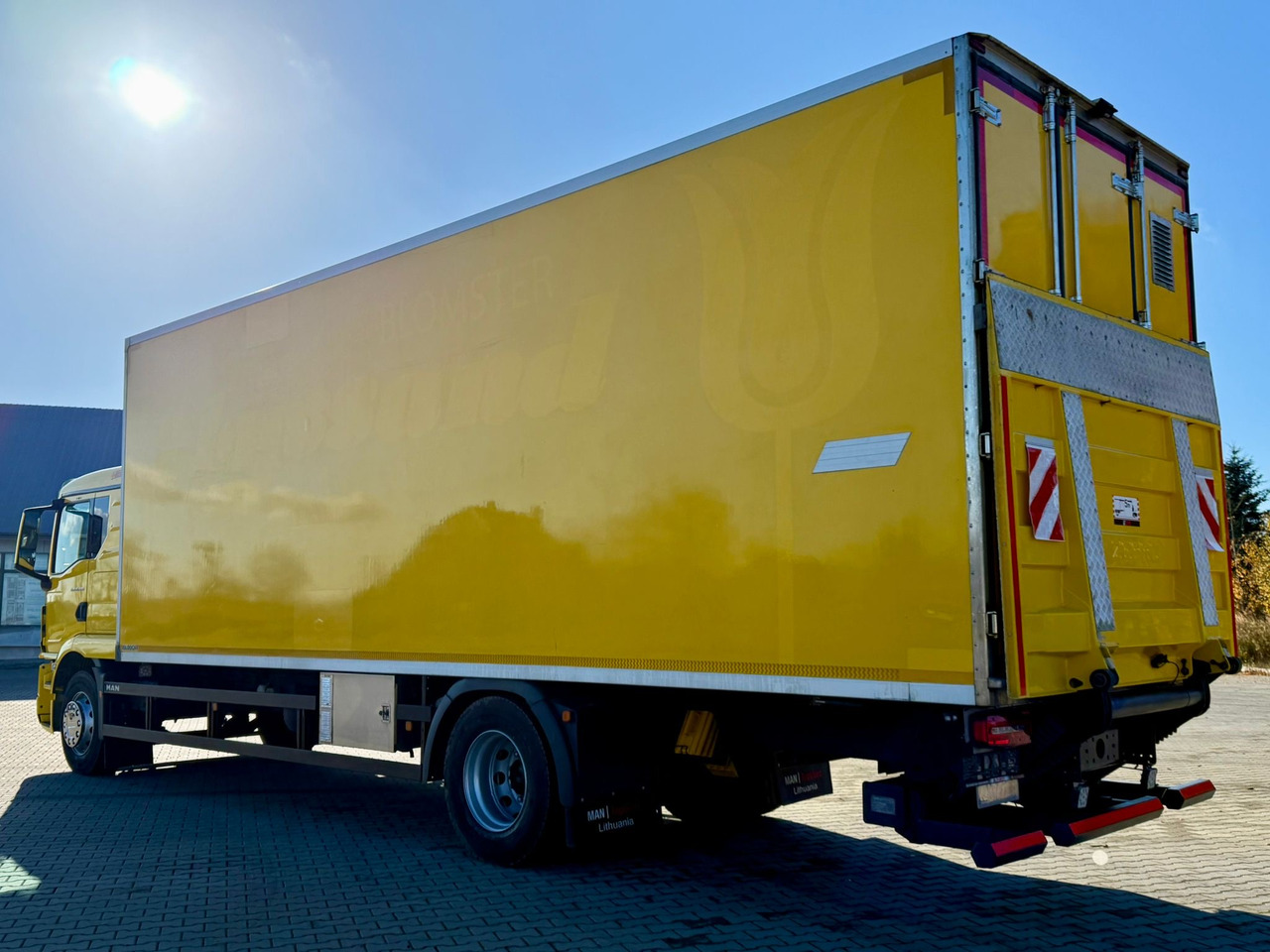 MAN 18.320 / IZOTERMA / GRZANA / WINDA / 20 EUROPALET / AUTOMAT / 170 TYŚ KM / 2021 R / SYPIALKA / CAŁY NA PODUSZKACH / SPROWADZONY / JAK NOWY - Izotermický nákladní automobil: obrázok 3 MAN 18.320 / IZOTERMA / GRZANA / WINDA / 20 EUROPALET / AUTOMAT / 170 TYŚ KM / 2021 R / SYPIALKA / CAŁY NA PODUSZKACH / SPROWADZONY / JAK NOWY - Izotermický nákladní automobil: obrázok 3