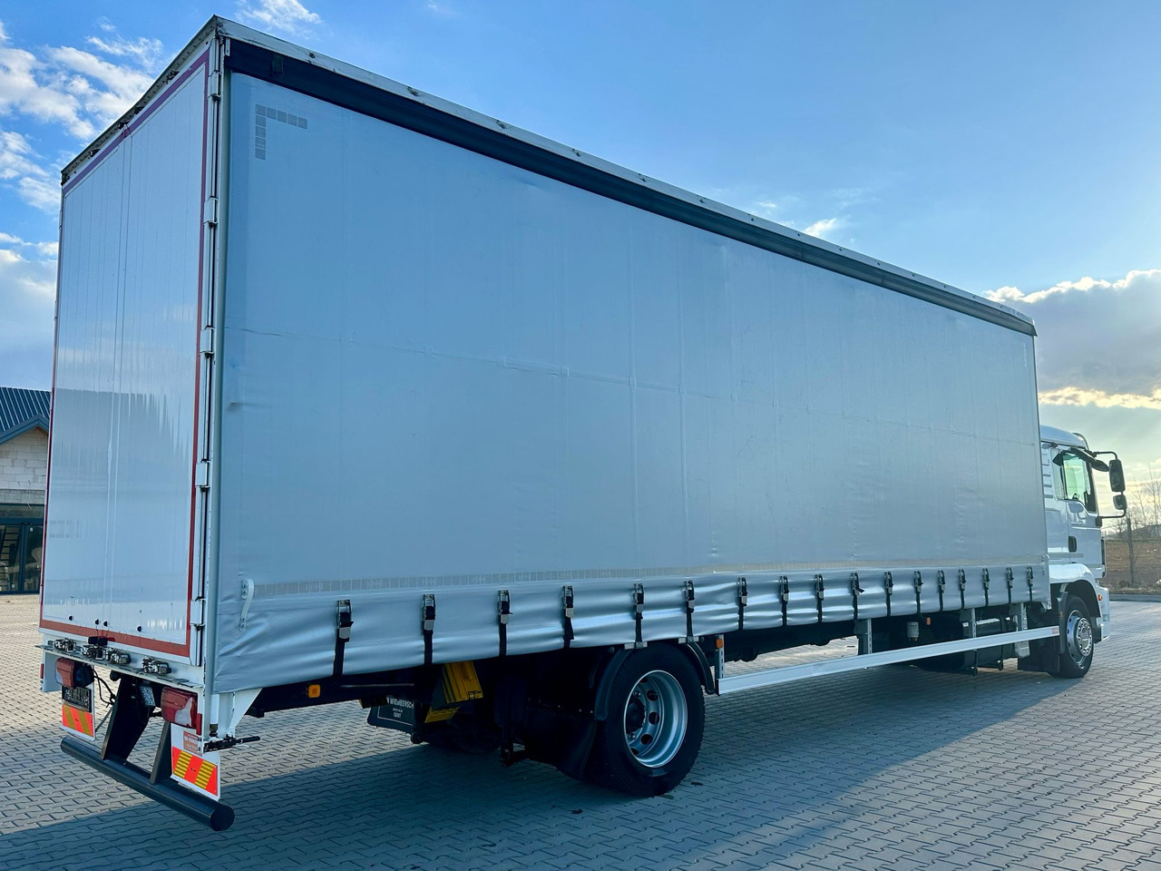 MAN TGM 18.290 / FIRANKA / WINDA / 22 EUROPALETY / AUTOMAT / SYPIALKA / 9 059 KG ŁADOWNOŚCI / NISKI PRZEBIEG / ZSUWANY DACH / EURO 6 - Plachtové nákladné vozidlo: obrázok 5 MAN TGM 18.290 / FIRANKA / WINDA / 22 EUROPALETY / AUTOMAT / SYPIALKA / 9 059 KG ŁADOWNOŚCI / NISKI PRZEBIEG / ZSUWANY DACH / EURO 6 - Plachtové nákladné vozidlo: obrázok 5