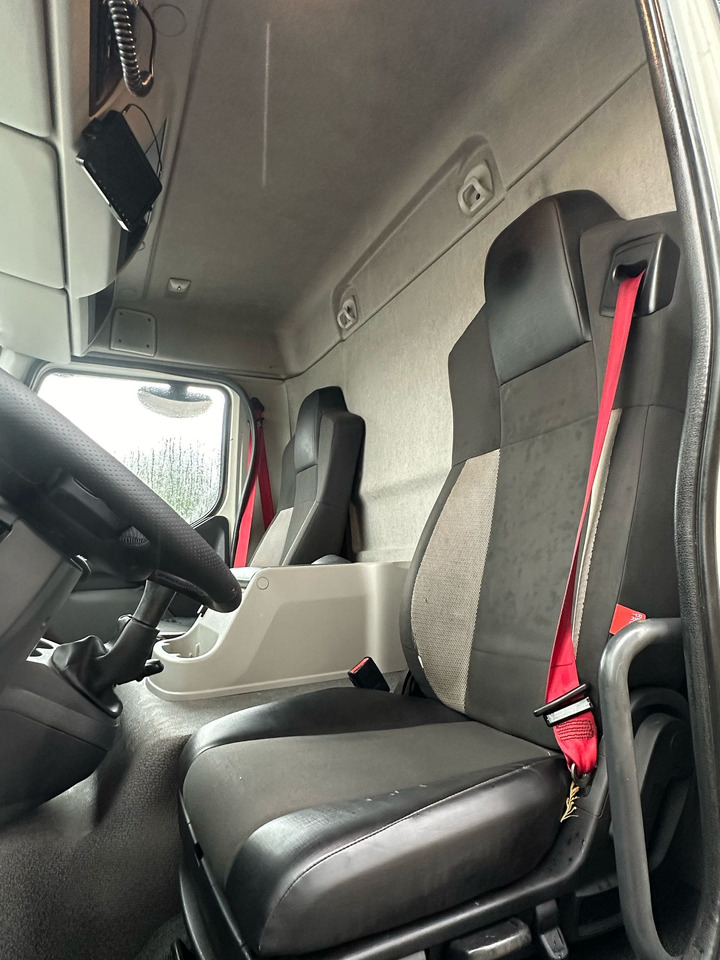 Chladirenské nákladné vozidlo RENAULT D 14 / 240 / CHŁODNIA / WINDA / 16 EUROPALET / 6.7 M DŁUGOŚCI / BI-TEMPERATURA / CARRIER SUPRA 850: obrázok 22 Chladirenské nákladné vozidlo RENAULT D 14 / 240 / CHŁODNIA / WINDA / 16 EUROPALET / 6.7 M DŁUGOŚCI / BI-TEMPERATURA / CARRIER SUPRA 850: obrázok 22