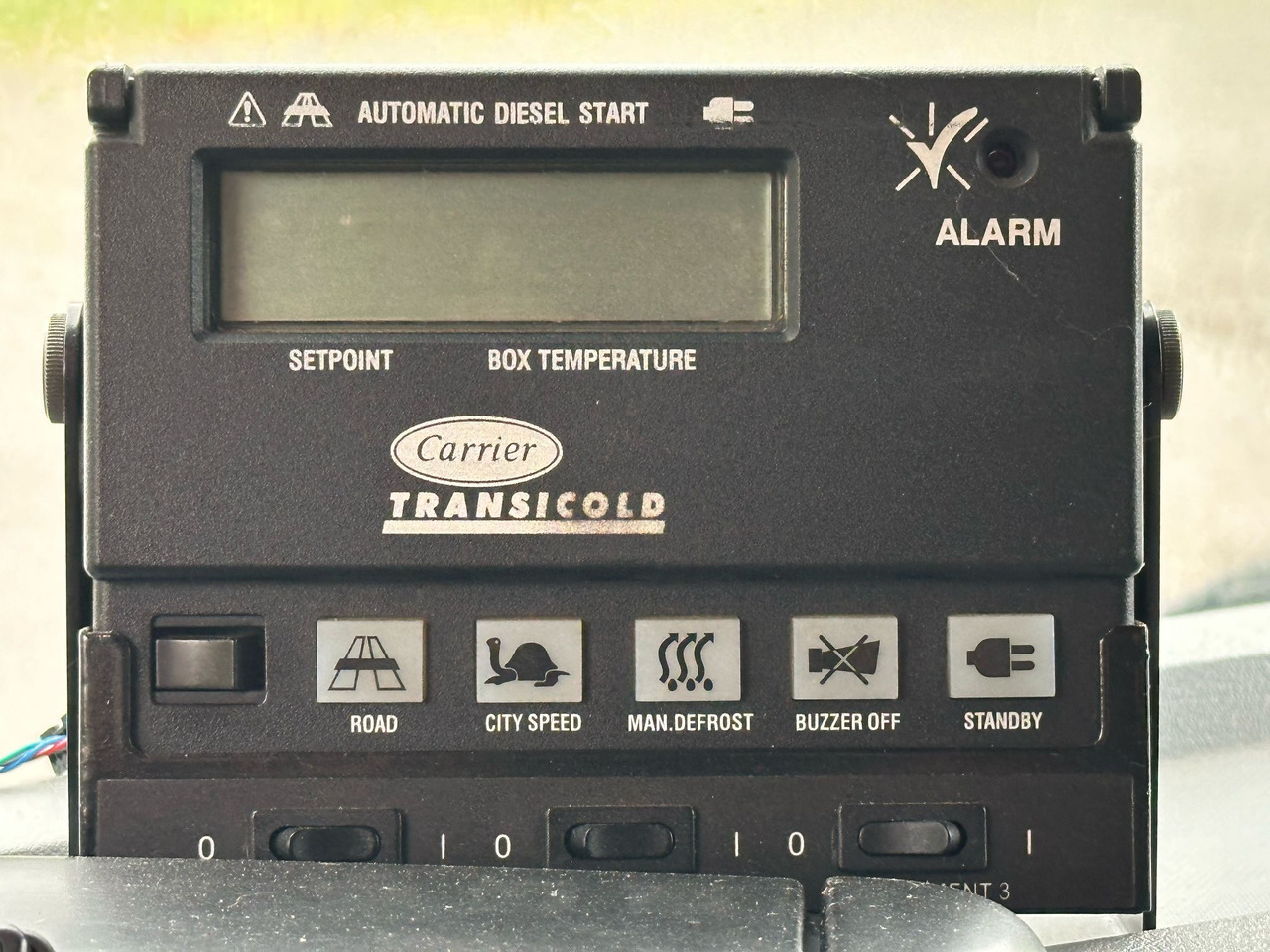 Chladirenské nákladné vozidlo RENAULT D 14 / 240 / CHŁODNIA / WINDA / 16 EUROPALET / 6.7 M DŁUGOŚCI / BI-TEMPERATURA / CARRIER SUPRA 850: obrázok 24 Chladirenské nákladné vozidlo RENAULT D 14 / 240 / CHŁODNIA / WINDA / 16 EUROPALET / 6.7 M DŁUGOŚCI / BI-TEMPERATURA / CARRIER SUPRA 850: obrázok 24