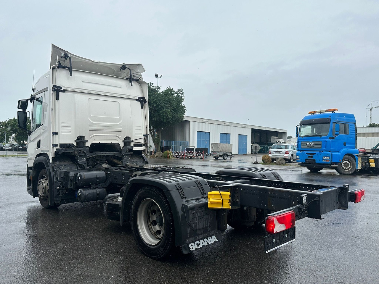 SCANIA P220 / RAMA DO ZABUDOWY / ROZSTAW OSI 3.90 M / SILNIK 6 / WYWROTKA / BECZKA / HAKOWIEC / UTRZYMANIE DRÓG / AUTOMAT / 2019 ROK / NISKI PRZEBIEG - Podvozek s kabinou: obrázok 4 SCANIA P220 / RAMA DO ZABUDOWY / ROZSTAW OSI 3.90 M / SILNIK 6 / WYWROTKA / BECZKA / HAKOWIEC / UTRZYMANIE DRÓG / AUTOMAT / 2019 ROK / NISKI PRZEBIEG - Podvozek s kabinou: obrázok 4