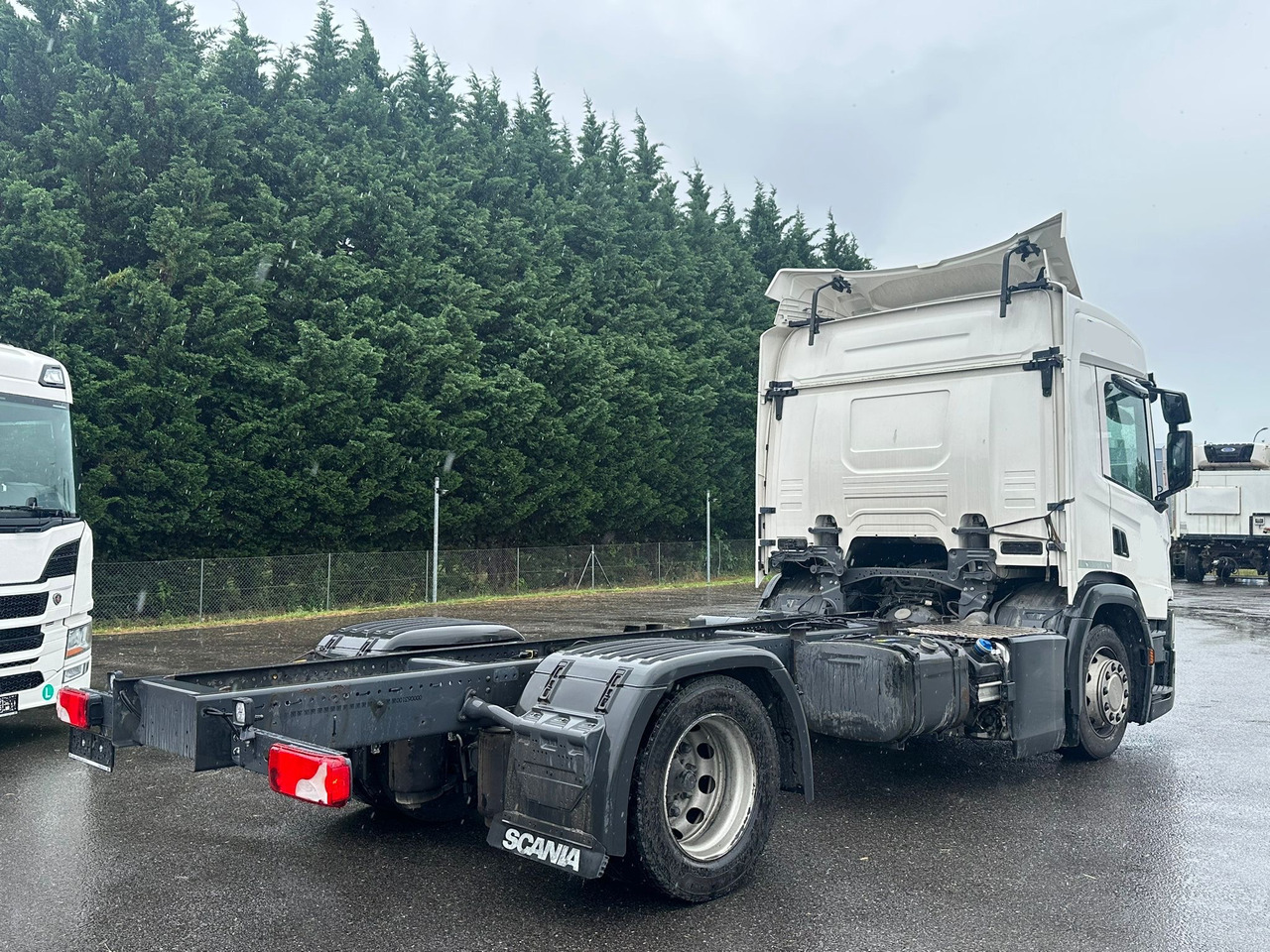 SCANIA P220 / RAMA DO ZABUDOWY / ROZSTAW OSI 3.90 M / SILNIK 6 / WYWROTKA / BECZKA / HAKOWIEC / UTRZYMANIE DRÓG / AUTOMAT / 2019 ROK / NISKI PRZEBIEG - Podvozek s kabinou: obrázok 3 SCANIA P220 / RAMA DO ZABUDOWY / ROZSTAW OSI 3.90 M / SILNIK 6 / WYWROTKA / BECZKA / HAKOWIEC / UTRZYMANIE DRÓG / AUTOMAT / 2019 ROK / NISKI PRZEBIEG - Podvozek s kabinou: obrázok 3