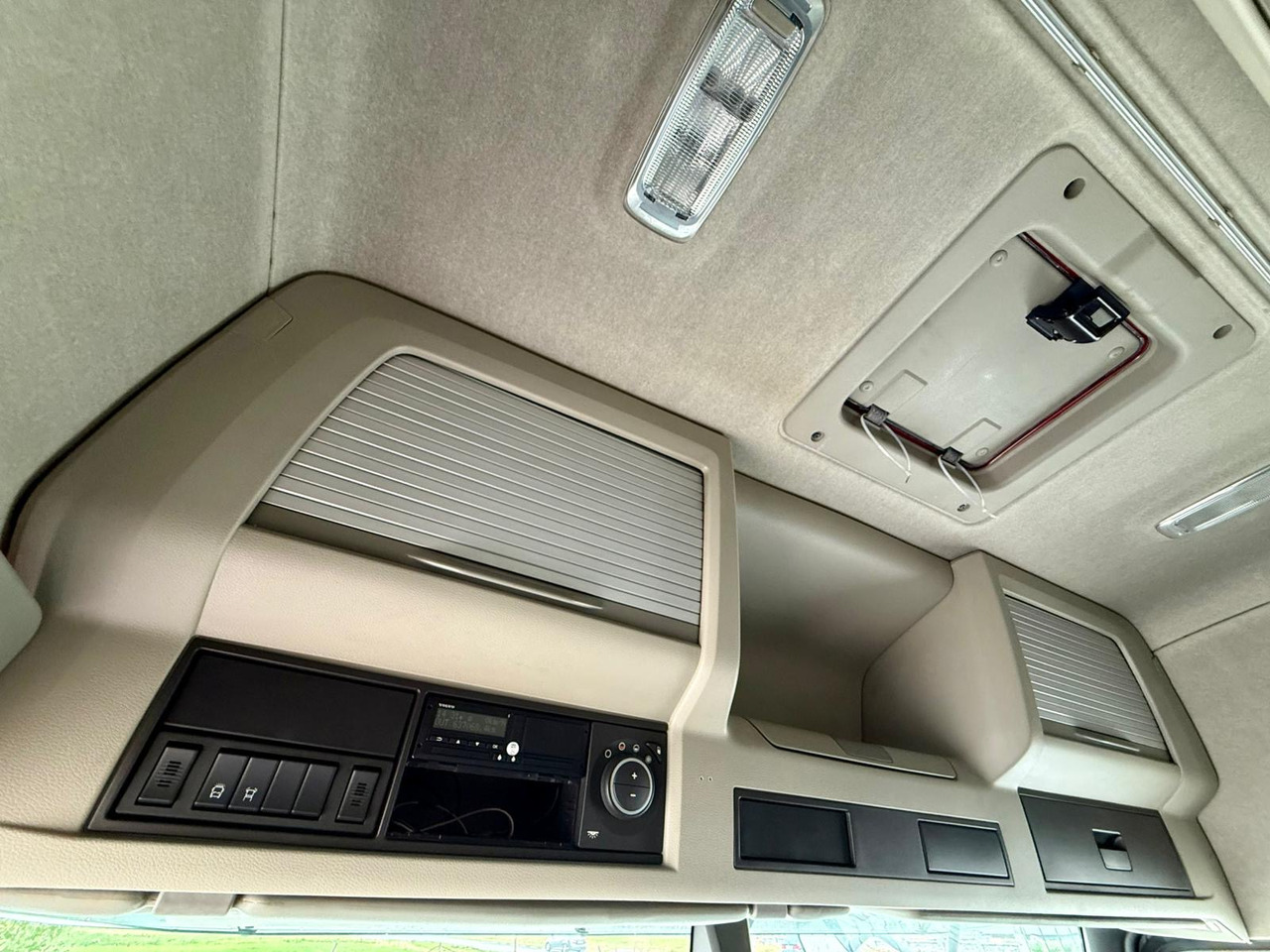 Plachtové nákladné vozidlo VOLVO FM 410 / FIRANKA / 18 EUROPALET / AUTOMAT / SYPIALKA / SPROWADZONE / 2017 ROK: obrázok 16 Plachtové nákladné vozidlo VOLVO FM 410 / FIRANKA / 18 EUROPALET / AUTOMAT / SYPIALKA / SPROWADZONE / 2017 ROK: obrázok 16