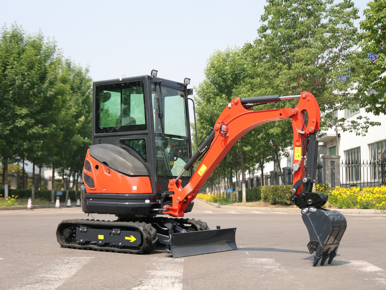 KUBOTA Diesel Mini excavator 2.5 Ton - Müller Machinery MB 25 Plus - VKSH - Mini rýpadlo: obrázok 5 KUBOTA Diesel Mini excavator 2.5 Ton - Müller Machinery MB 25 Plus - VKSH - Mini rýpadlo: obrázok 5