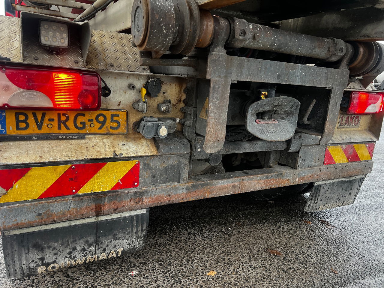 Scania G420 8x4 Liebherr 10m3 mixer met eigen motor - Domiešavač: obrázok 5 Scania G420 8x4 Liebherr 10m3 mixer met eigen motor - Domiešavač: obrázok 5