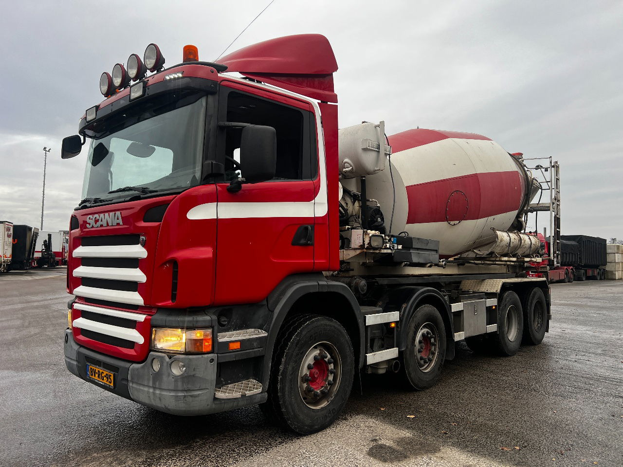 Scania G420 8x4 Liebherr 10m3 mixer met eigen motor - Domiešavač: obrázok 1 Scania G420 8x4 Liebherr 10m3 mixer met eigen motor - Domiešavač: obrázok 1