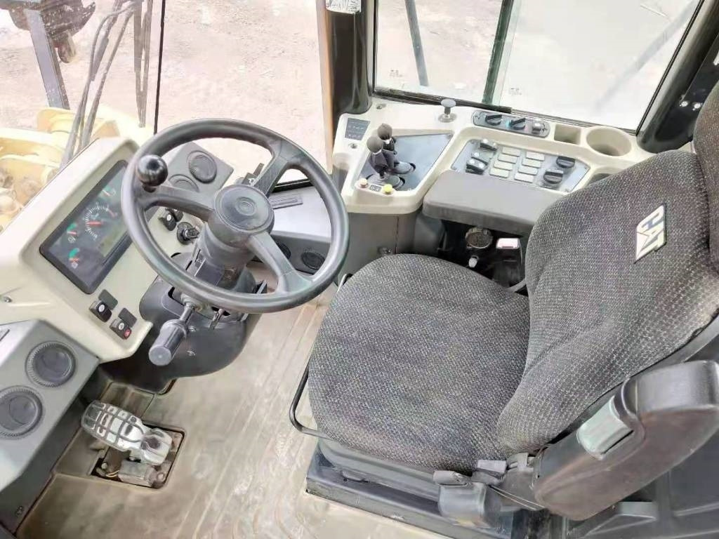 CAT 950 G - Kolesový nakladač: obrázok 4 CAT 950 G - Kolesový nakladač: obrázok 4