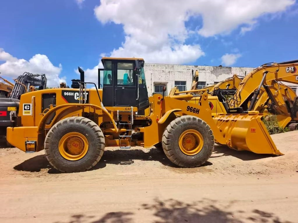 CAT 966 H - Kolesový nakladač: obrázok 3 CAT 966 H - Kolesový nakladač: obrázok 3