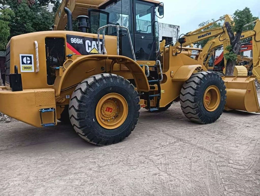 CAT 966 H - Kolesový nakladač: obrázok 2 CAT 966 H - Kolesový nakladač: obrázok 2