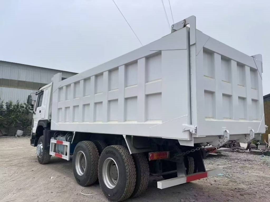 Howo 371 - Príves sklápěcí: obrázok 4 Howo 371 - Príves sklápěcí: obrázok 4