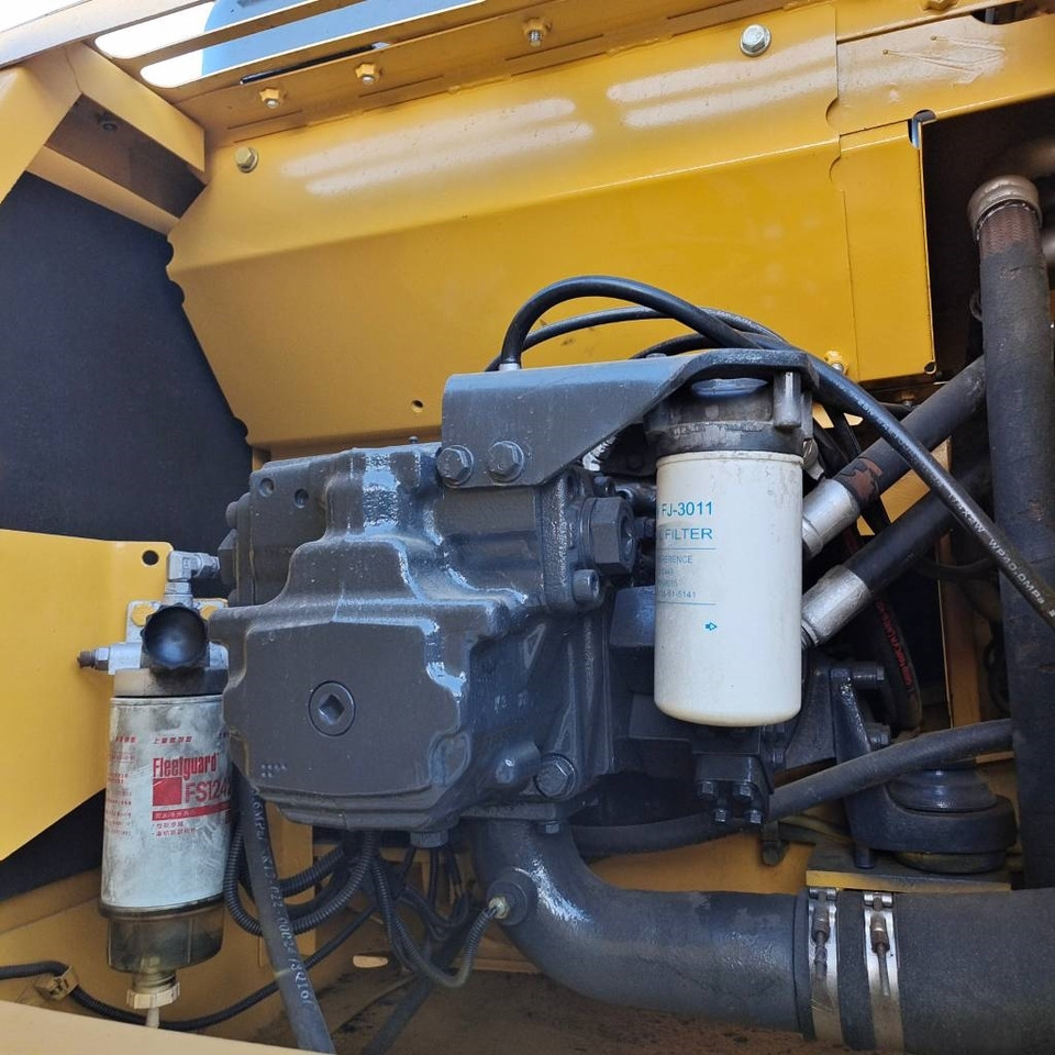 Komatsu PC 200-8 - Pásové rýpadlo: obrázok 3 Komatsu PC 200-8 - Pásové rýpadlo: obrázok 3