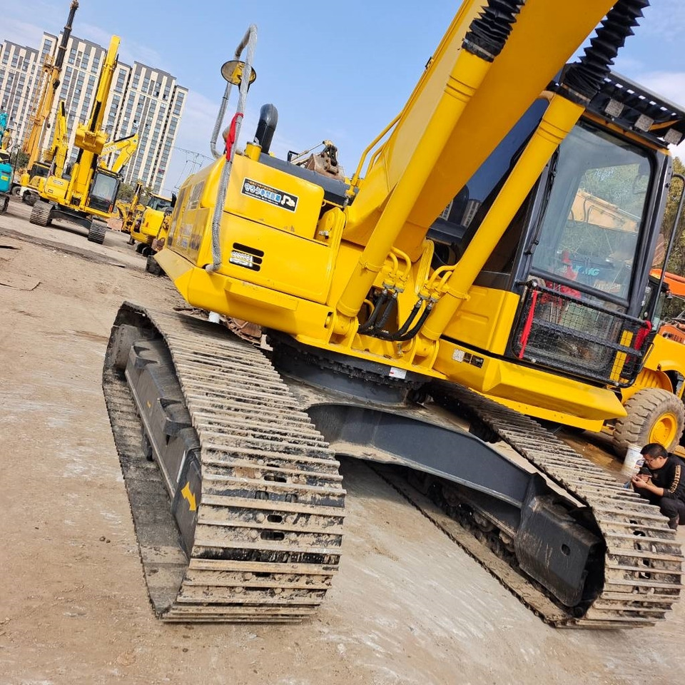 Komatsu PC 200-8 - Pásové rýpadlo: obrázok 3 Komatsu PC 200-8 - Pásové rýpadlo: obrázok 3