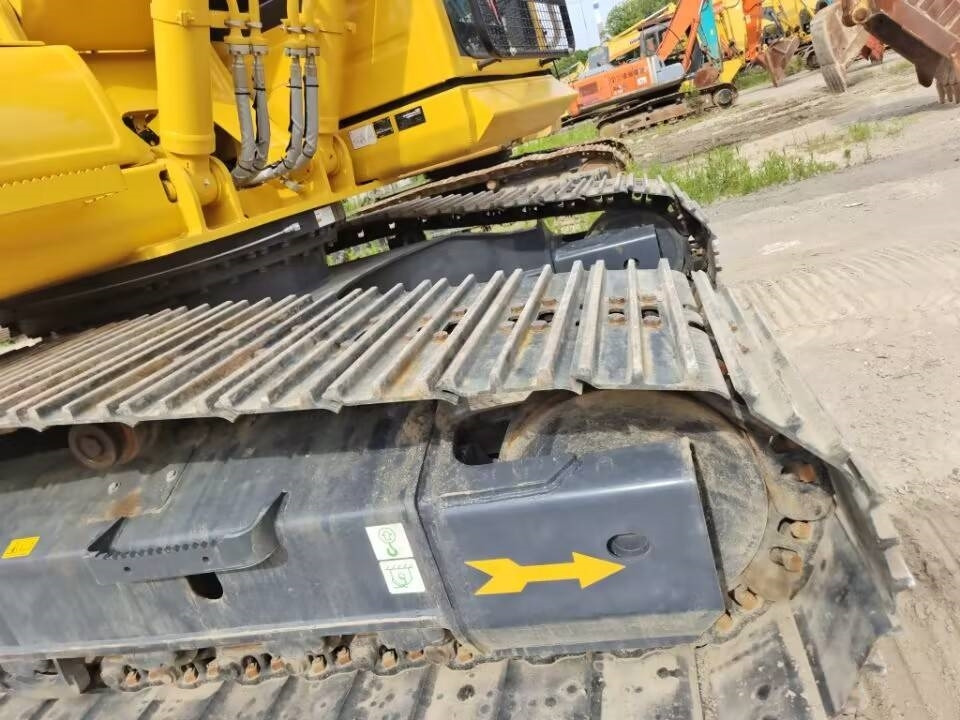 Komatsu PC 200-8 - Pásové rýpadlo: obrázok 4 Komatsu PC 200-8 - Pásové rýpadlo: obrázok 4
